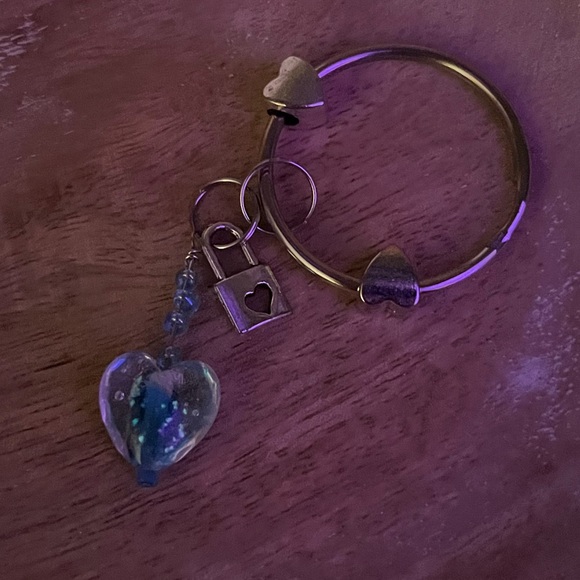 Glow in the Dark Blue Heart Silver Keyring Keychain - Picture 9 of 10